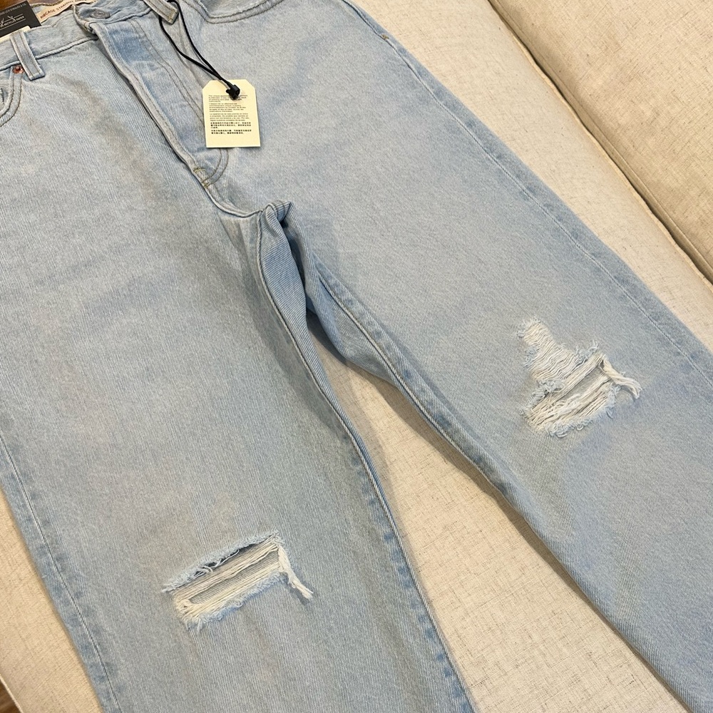 SOLD!!! Levi's Ribcage Straight Ankle Jeans - NWT - Picture 4 of 9